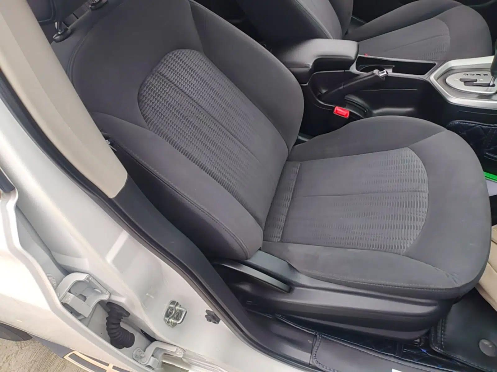 Venucia T70 2015 2.0L CVT Smart Choice Edition — миниатюра 23