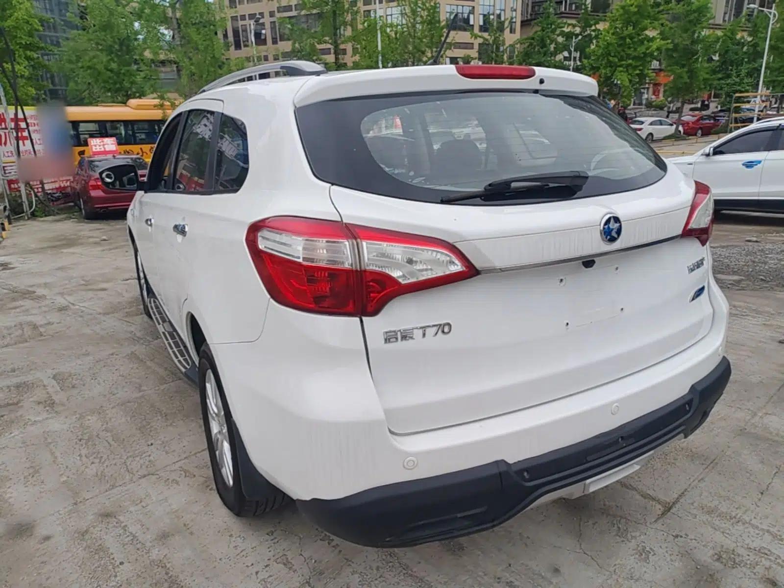 Venucia T70 2015 2.0L CVT Smart Choice Edition — миниатюра 4