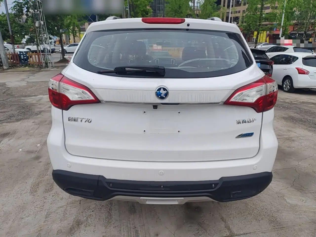 Venucia T70 2015 2.0L CVT Smart Choice Edition — миниатюра 5