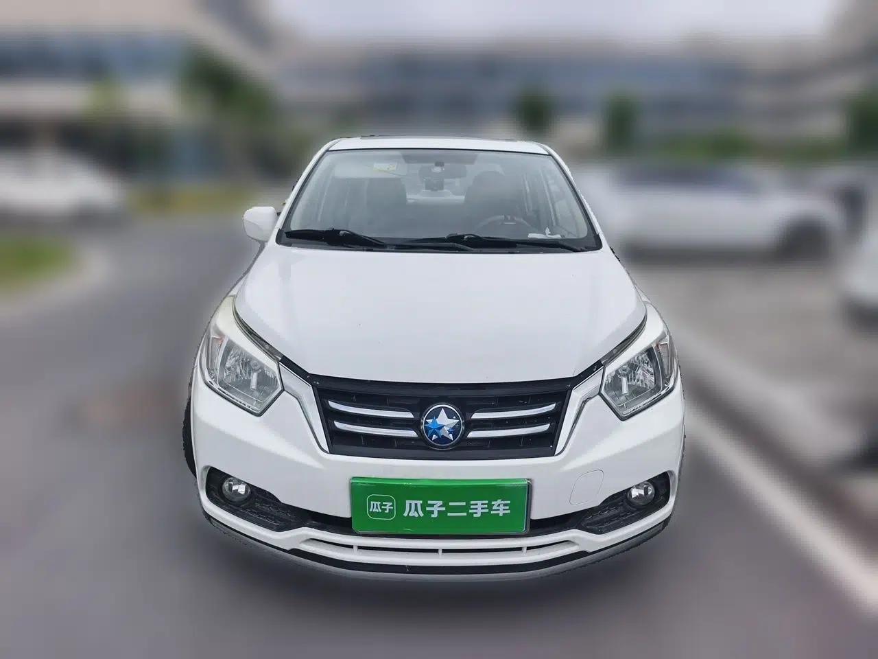 Venucia D50 2015 1.6L Manual Luxury Edition — миниатюра 2
