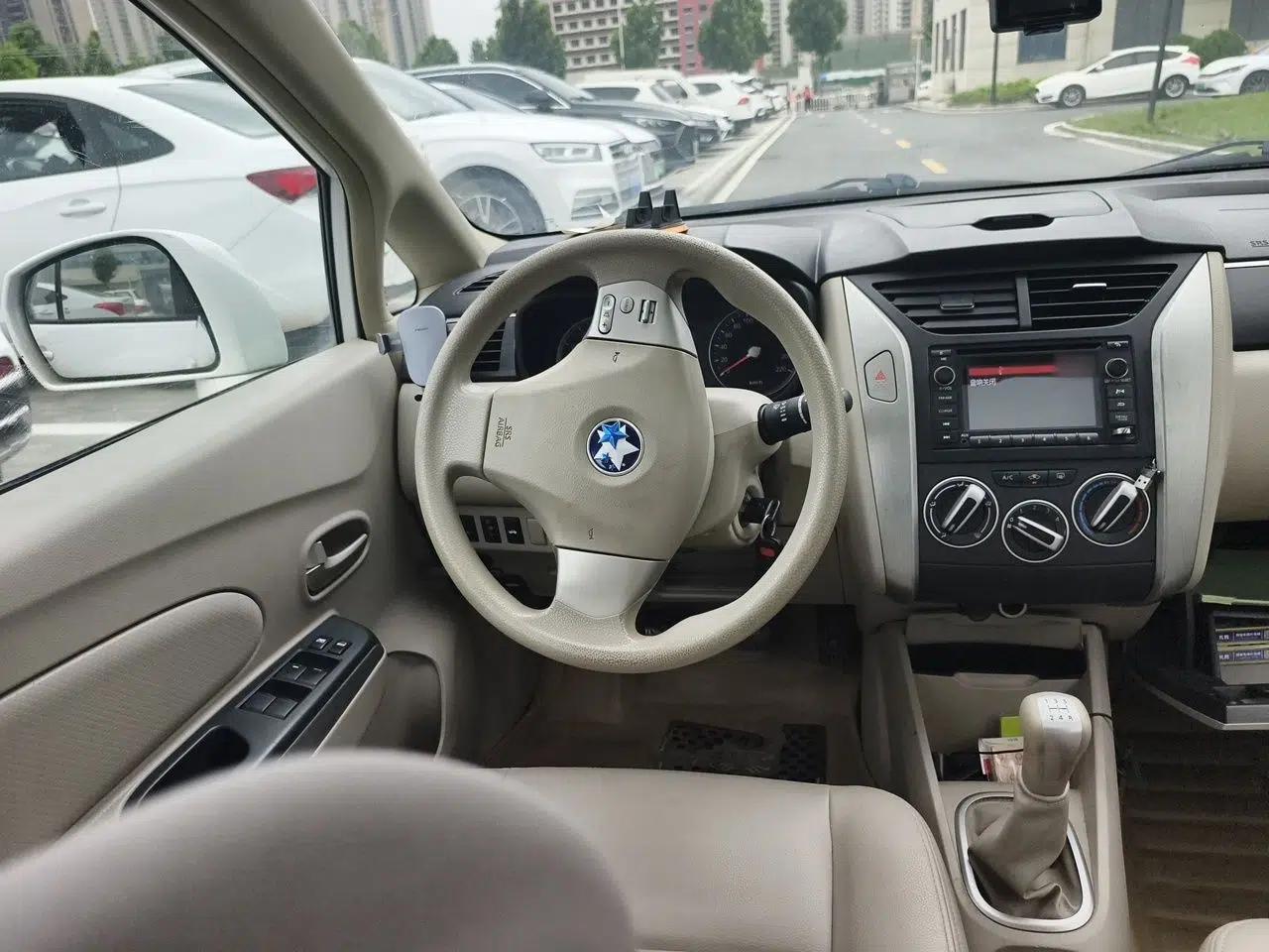 Venucia D50 2015 1.6L Manual Luxury Edition — миниатюра 11