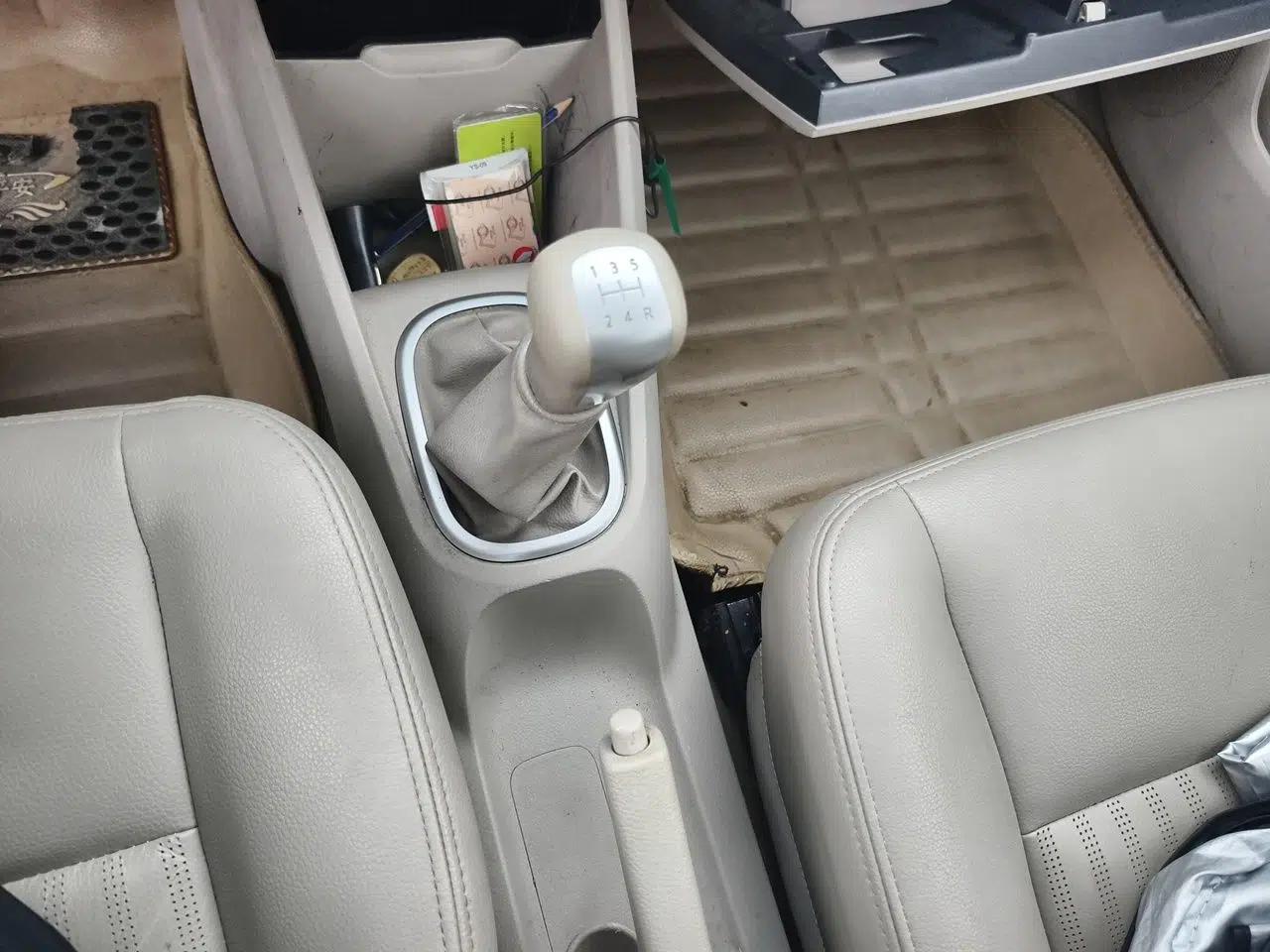 Venucia D50 2015 1.6L Manual Luxury Edition — миниатюра 15