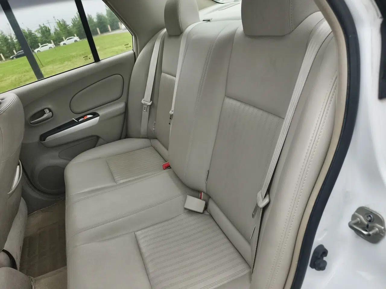 Venucia D50 2015 1.6L Manual Luxury Edition — миниатюра 18
