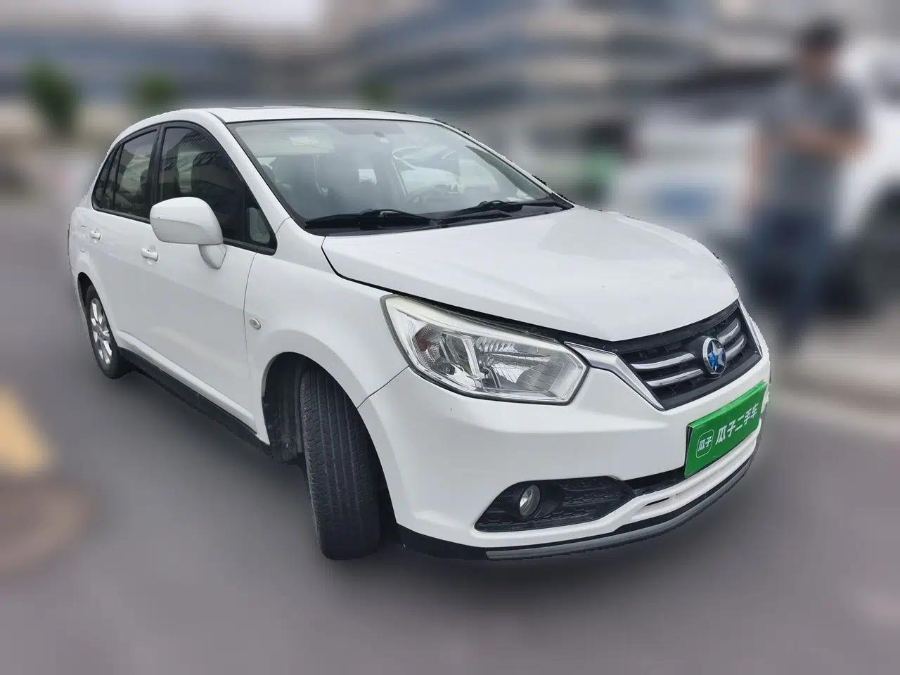 Venucia D50 2015 1.6L Manual Luxury Edition — миниатюра 3