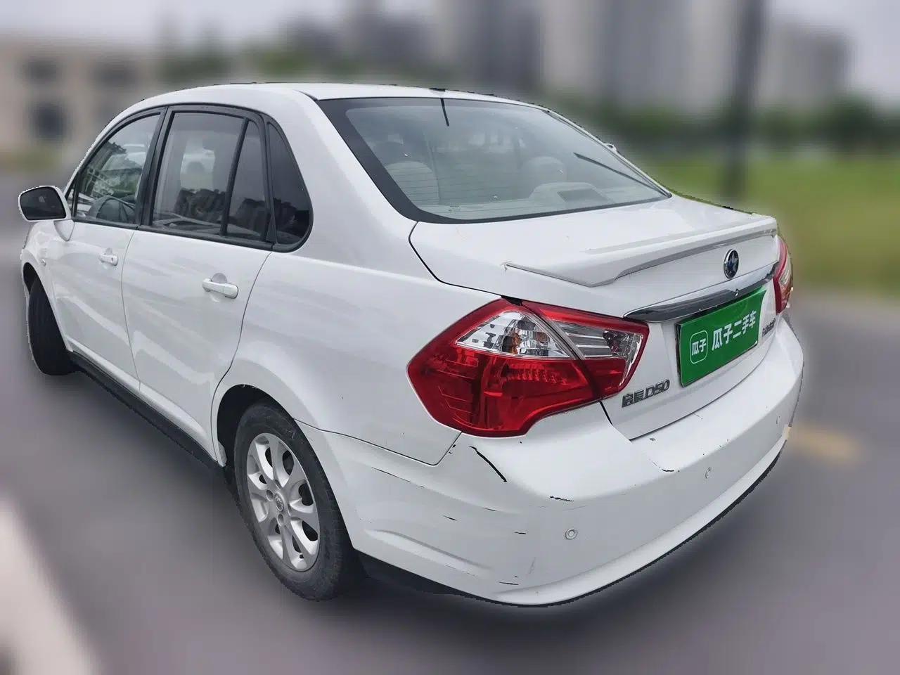 Venucia D50 2015 1.6L Manual Luxury Edition — миниатюра 4