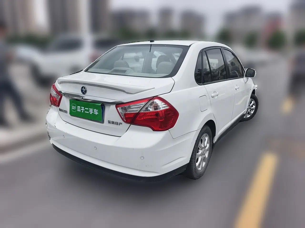 Venucia D50 2015 1.6L Manual Luxury Edition — миниатюра 6