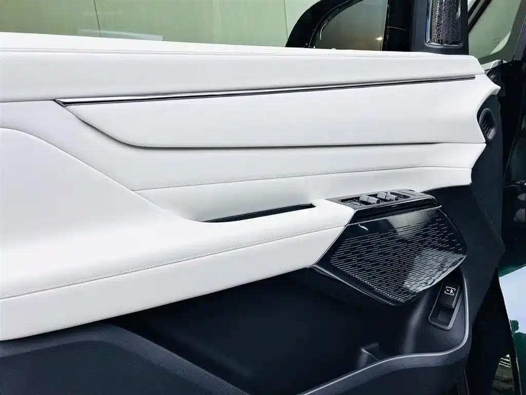 Yizhen L380 2025 Model 805km Classic Edition 4WD — миниатюра 11