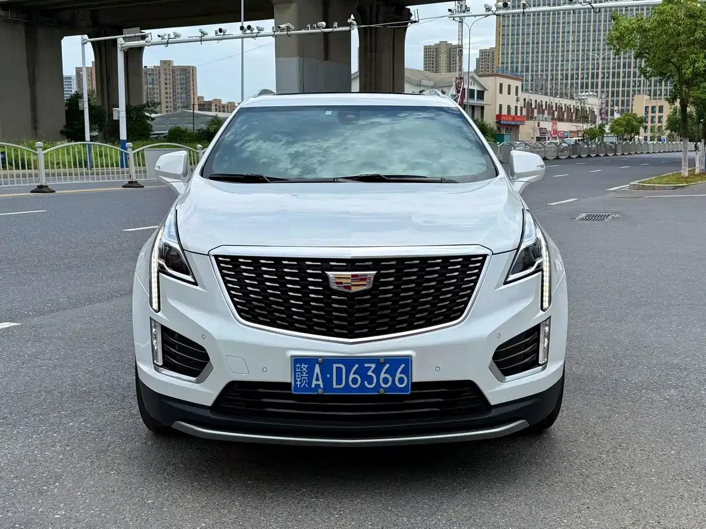 Cadillac XT5 2021 2.0T 2WD Luxury — миниатюра 2