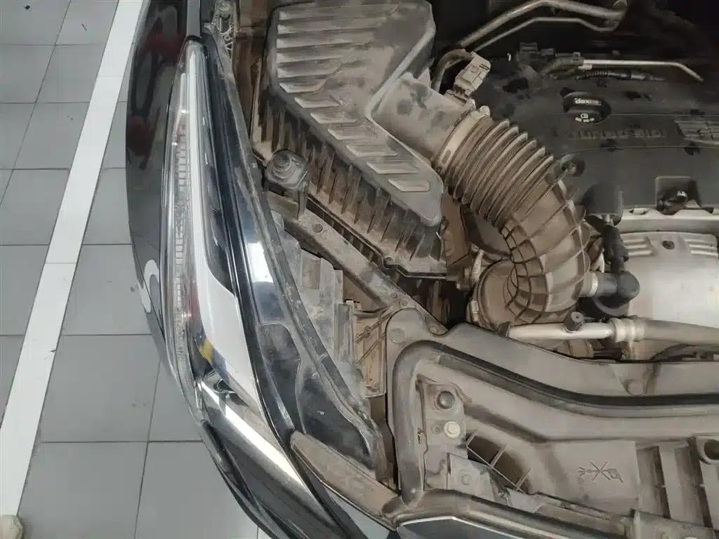 2016 Cadillac XT5 25T Luxury — миниатюра 21