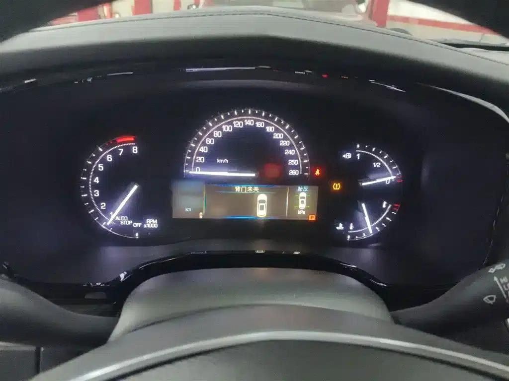 2016 Cadillac XT5 25T Luxury — миниатюра 4