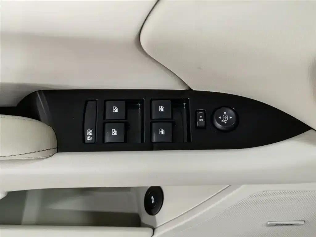 2017 Cadillac XTS 28T Technology Edition — миниатюра 9