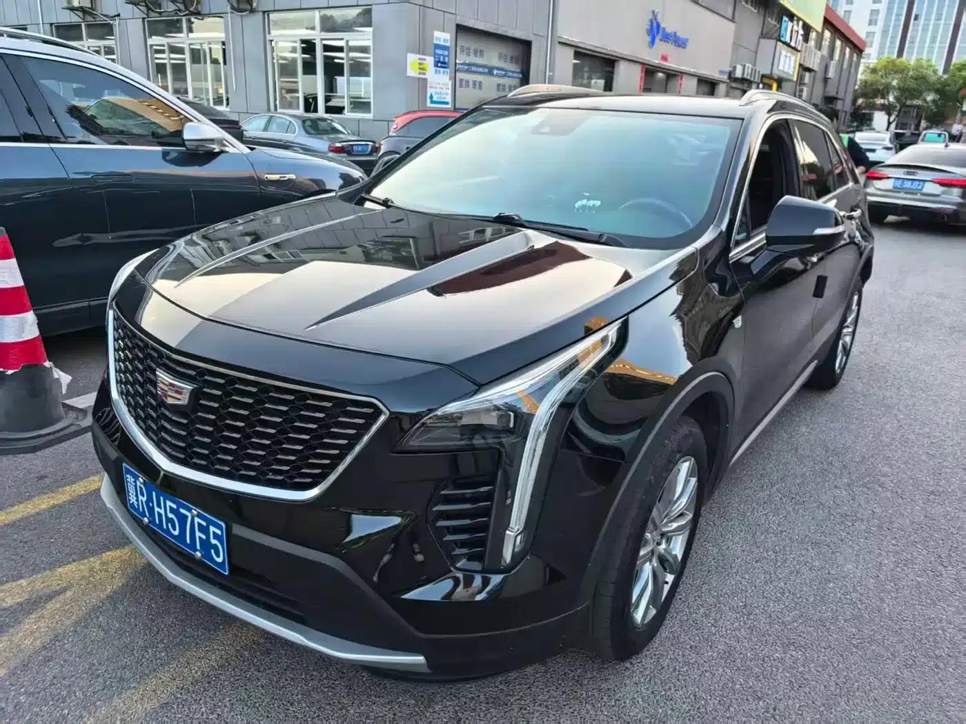 2022 Cadillac XT4 28T Two-Wheel Drive Luxury — миниатюра 1