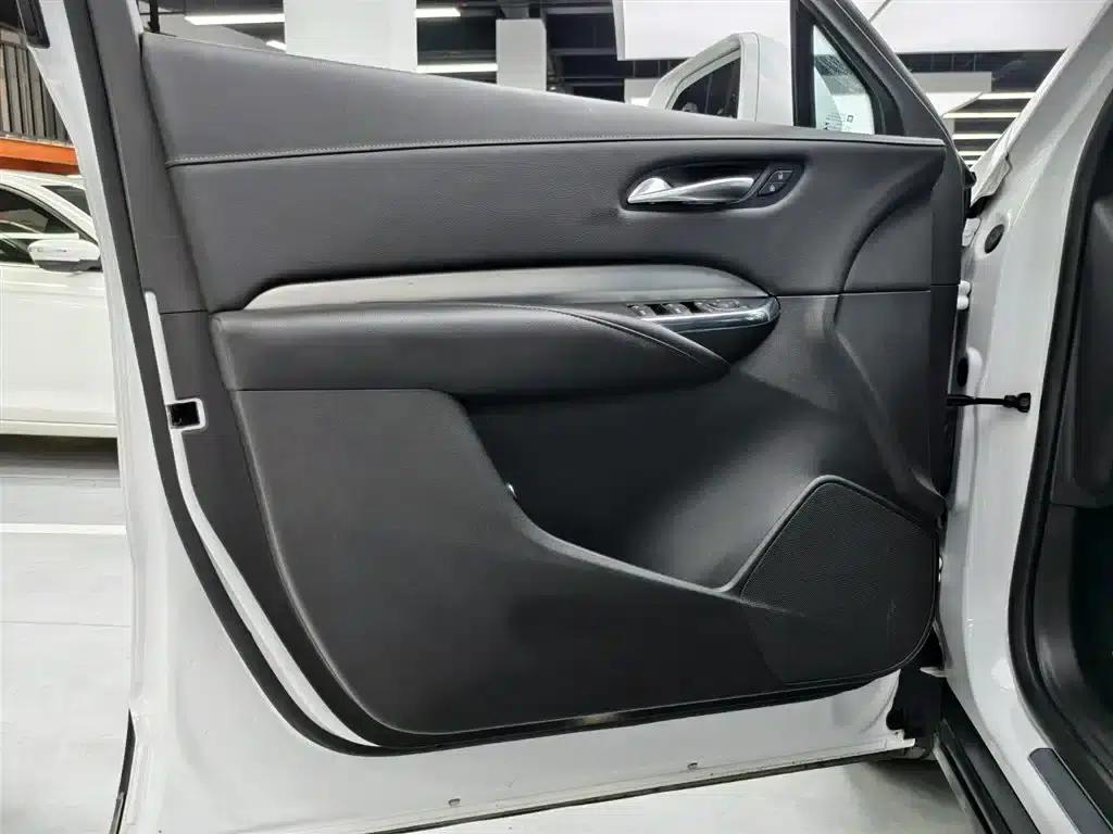 Cadillac XT4 2021 28T Two-Wheel Drive Premium Edition — миниатюра 24