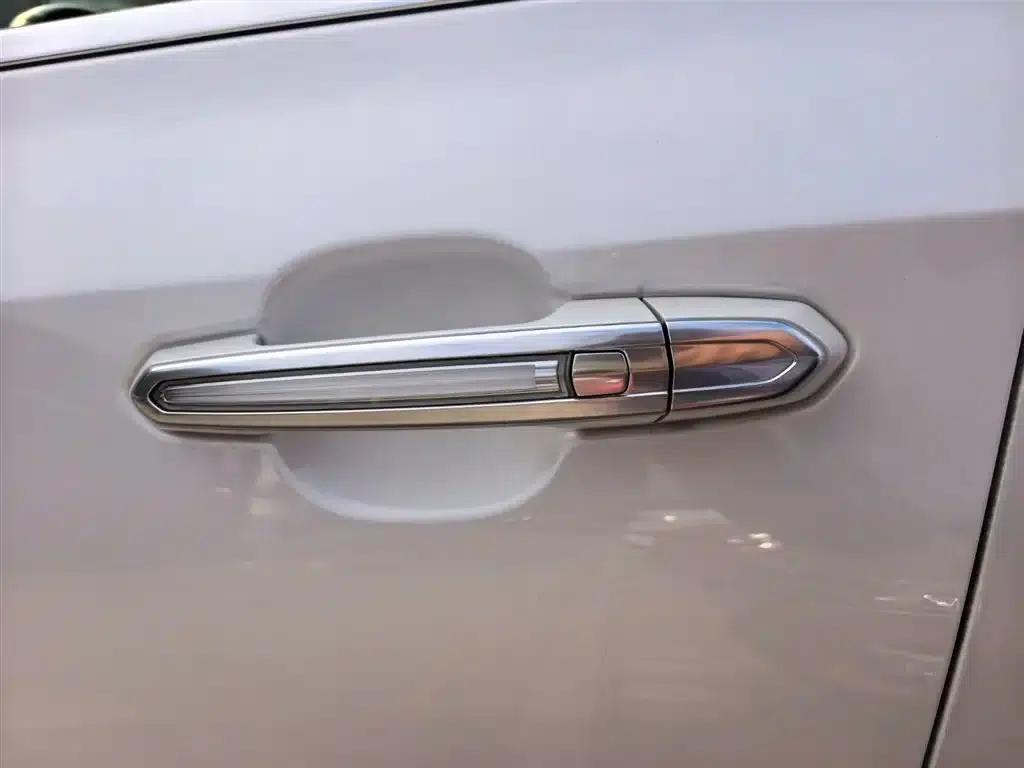 Cadillac XT4 2020 28T Two-Wheel Drive Premium Edition — миниатюра 8