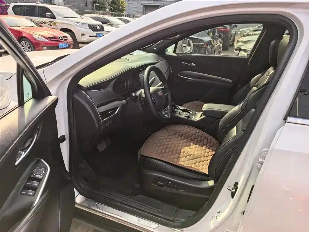 Cadillac XT4 2020 28T Two-Wheel Drive Premium Edition — миниатюра 10