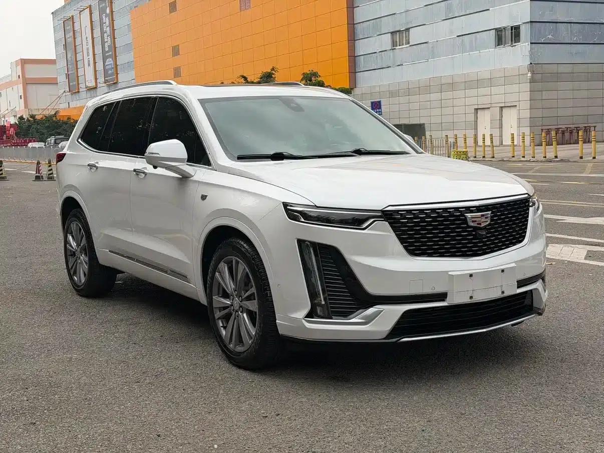 2020 Cadillac XT6 28T Six-Seat AWD Luxury — миниатюра 3