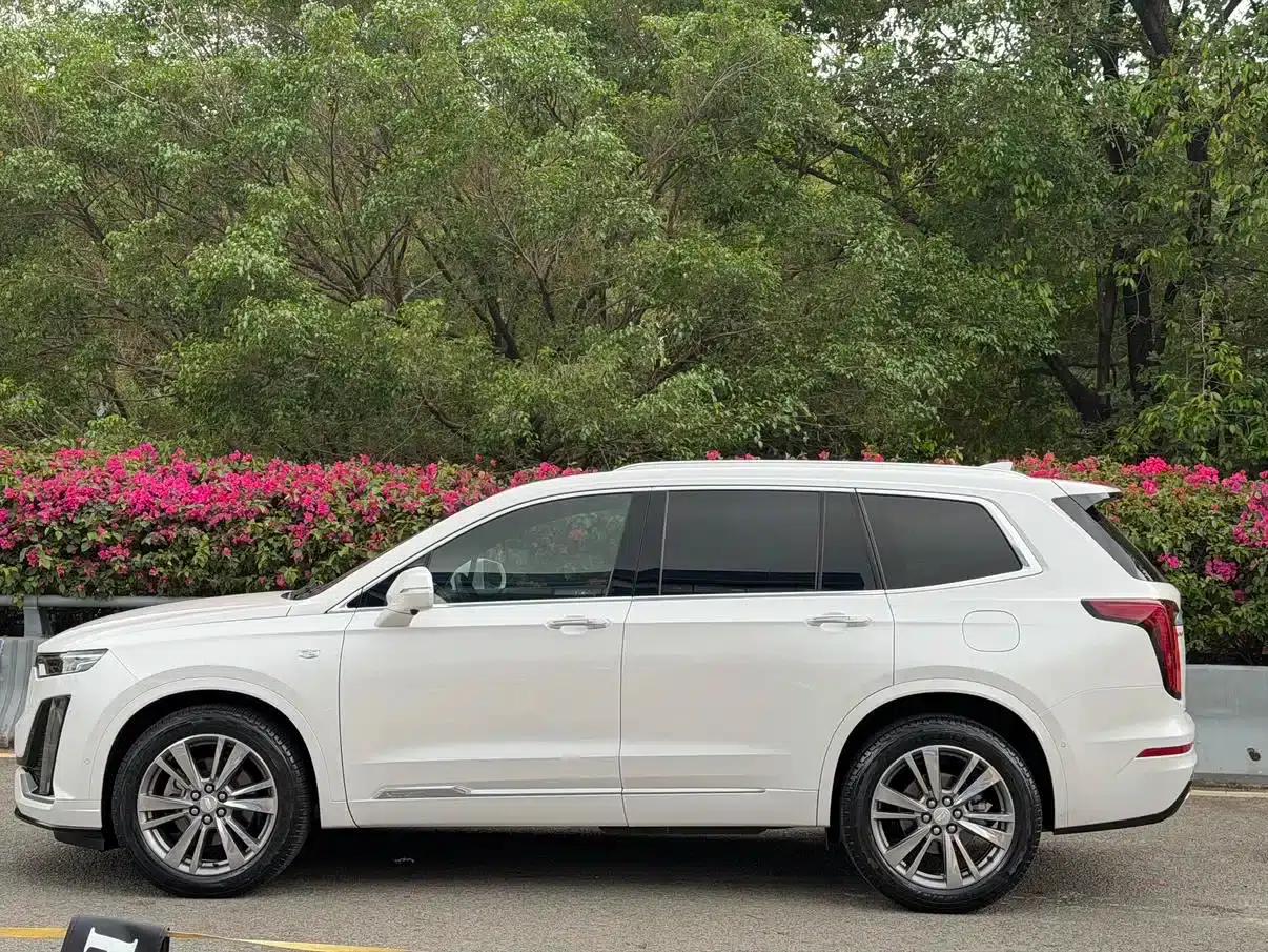 2020 Cadillac XT6 28T Six-Seat AWD Luxury — миниатюра 4