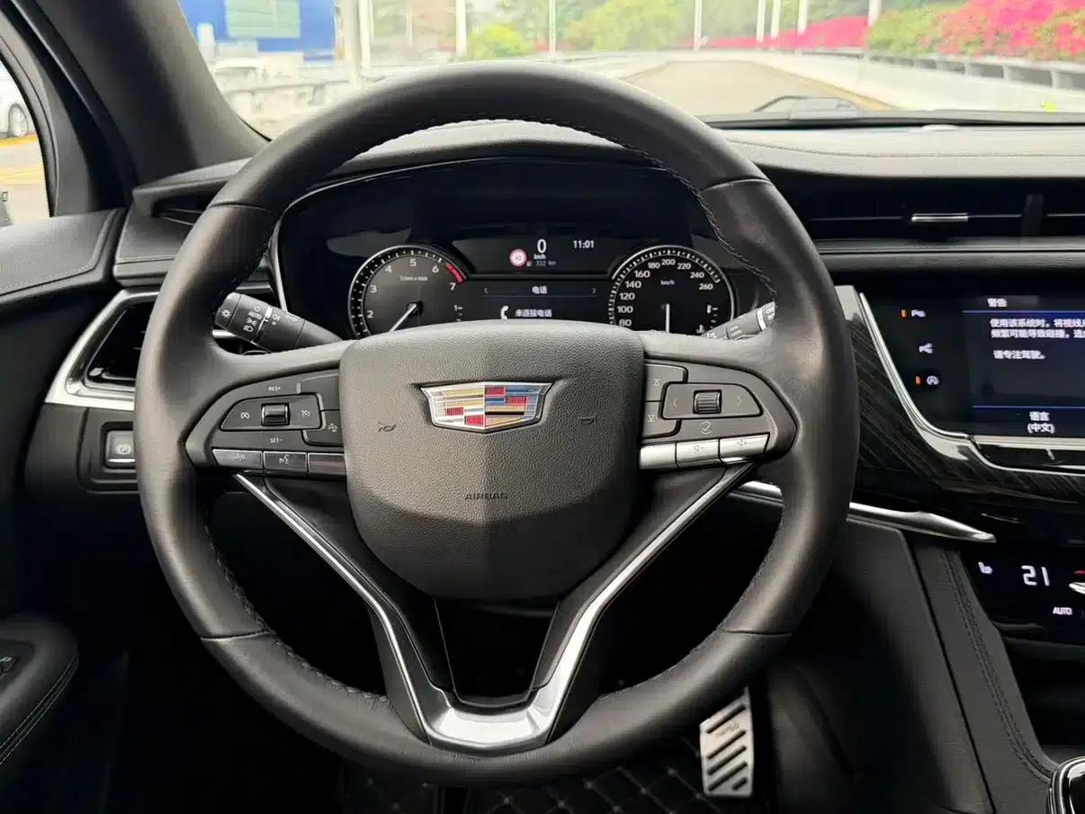 2020 Cadillac XT6 28T Six-Seat AWD Luxury — миниатюра 8