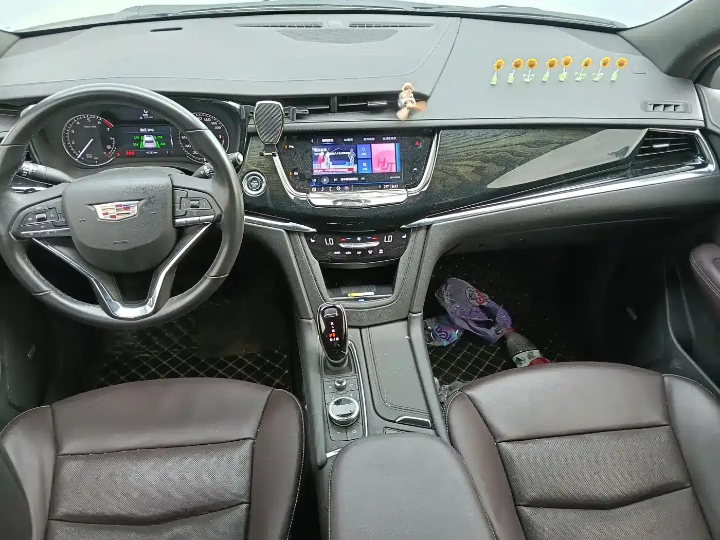 Cadillac XT6 2022 2.0T 7-seater AWD Luxury — миниатюра 8