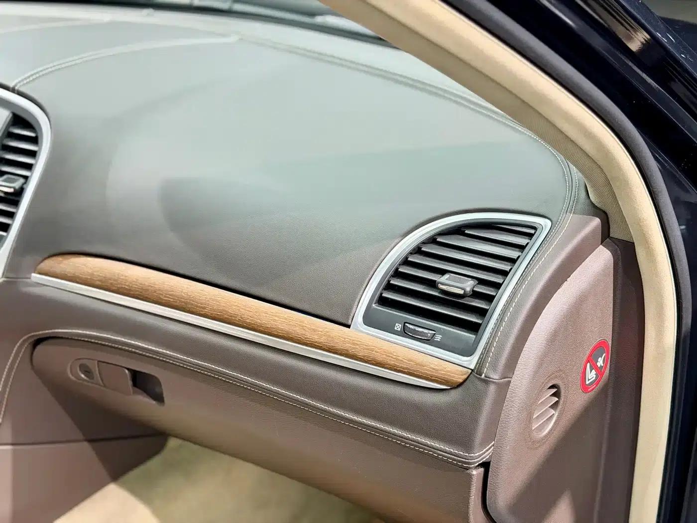 2013 Chrysler 300C Imported Model 3.6L Premium Edition — миниатюра 12