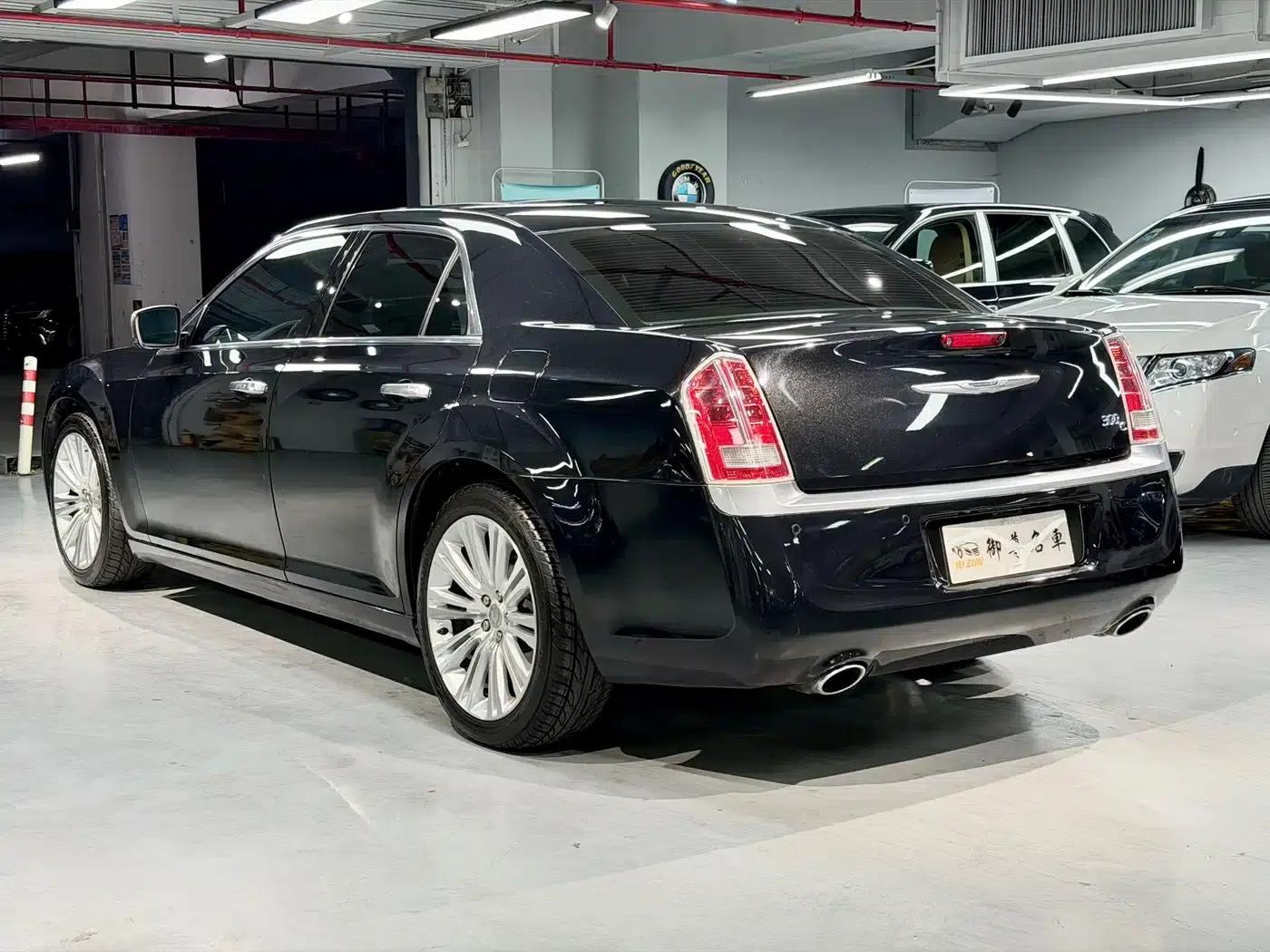 2013 Chrysler 300C Imported Model 3.6L Premium Edition — миниатюра 5