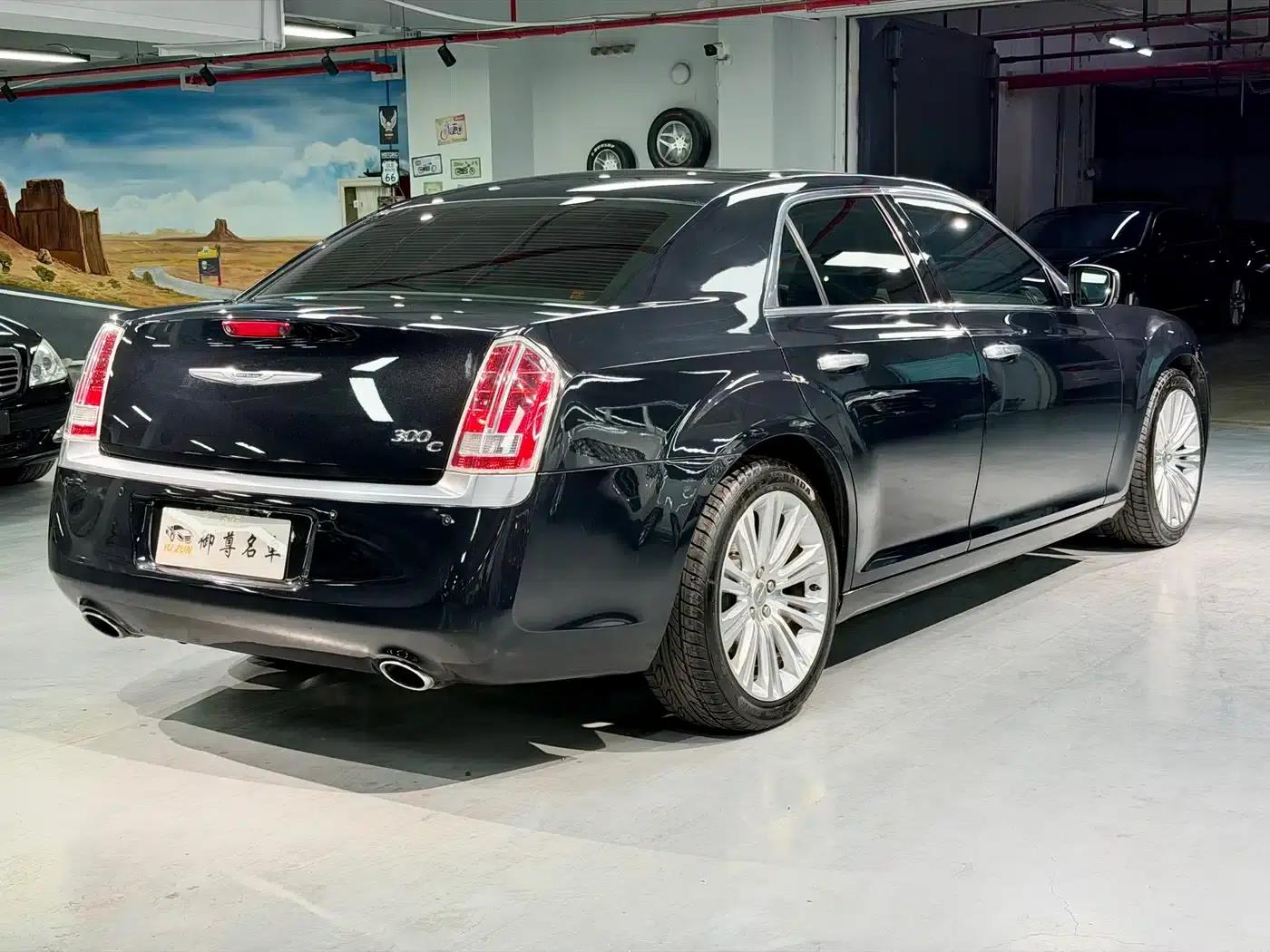 2013 Chrysler 300C Imported Model 3.6L Premium Edition — миниатюра 6