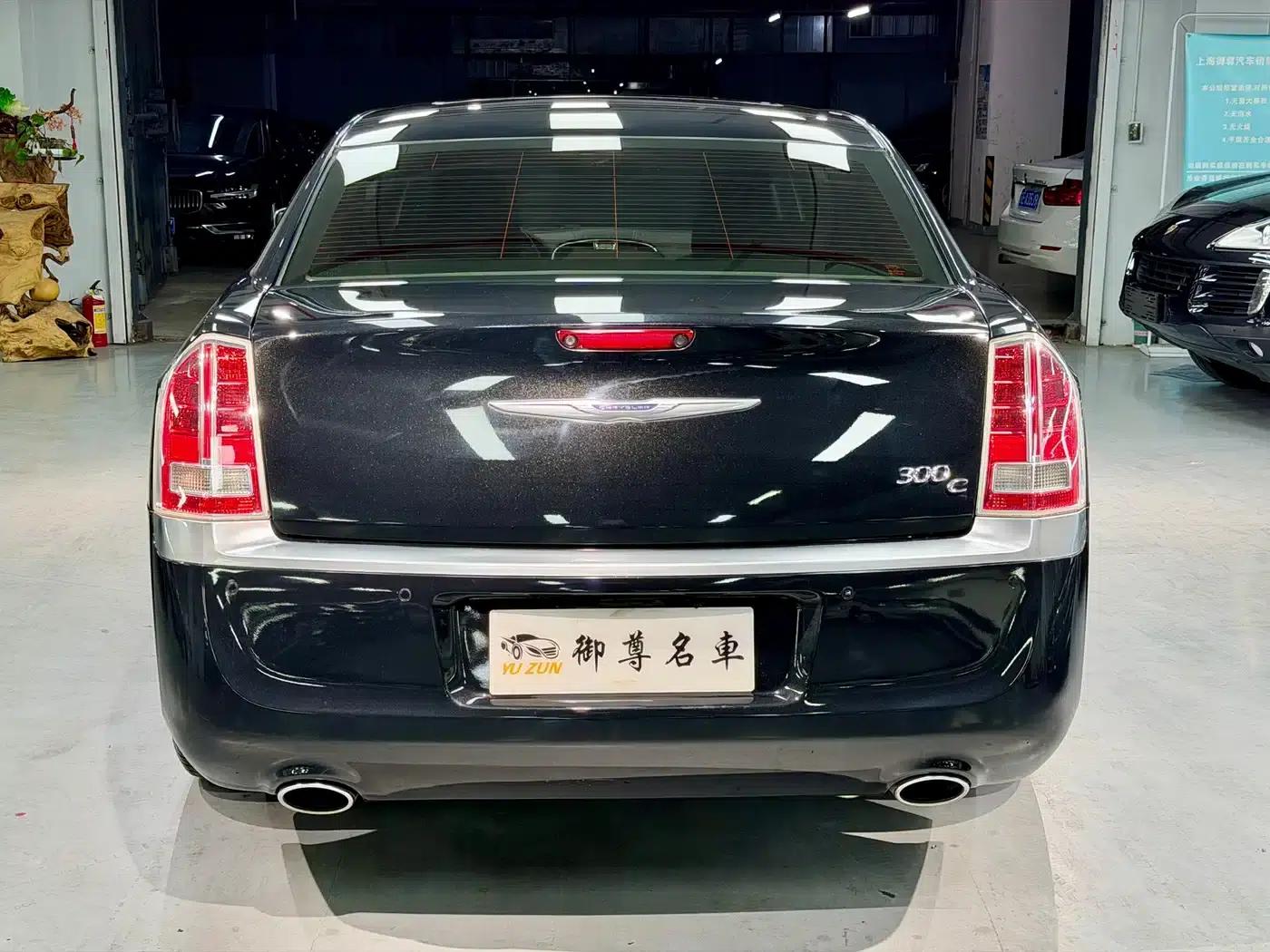 2013 Chrysler 300C Imported Model 3.6L Premium Edition — миниатюра 7