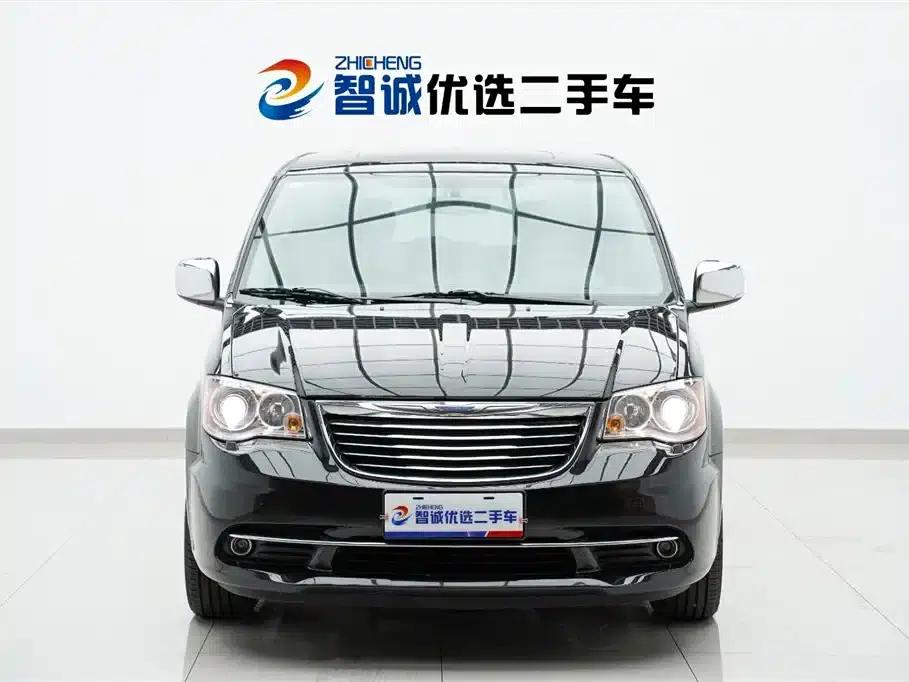 2013 Imported Grand Voyager 3.6L Luxury Edition — миниатюра 2