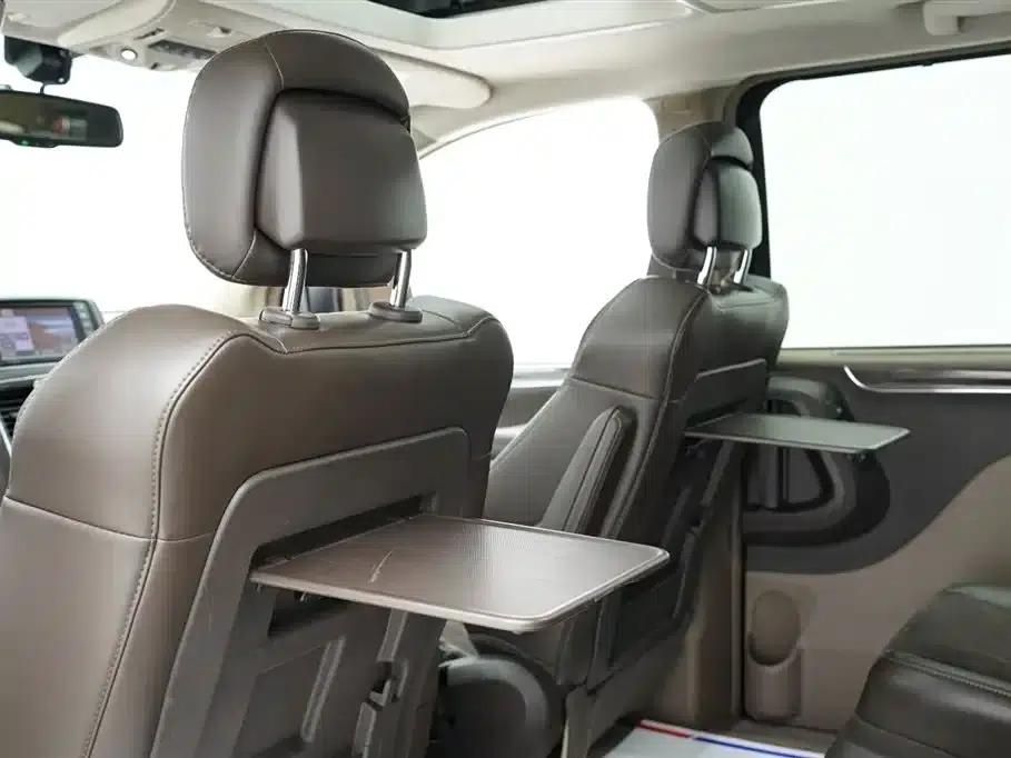 2013 Imported Grand Voyager 3.6L Luxury Edition — миниатюра 12