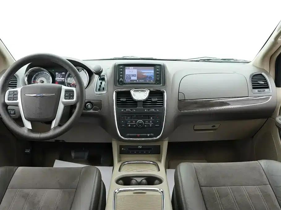 2013 Imported Grand Voyager 3.6L Luxury Edition — миниатюра 15