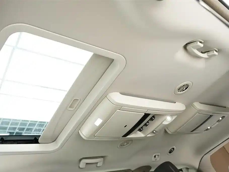 2013 Imported Grand Voyager 3.6L Luxury Edition — миниатюра 20