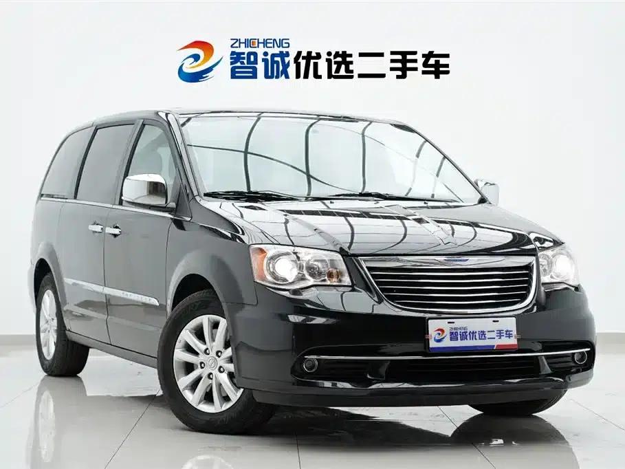 2013 Imported Grand Voyager 3.6L Luxury Edition — миниатюра 3