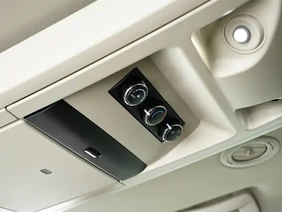 2013 Imported Grand Voyager 3.6L Luxury Edition — миниатюра 21