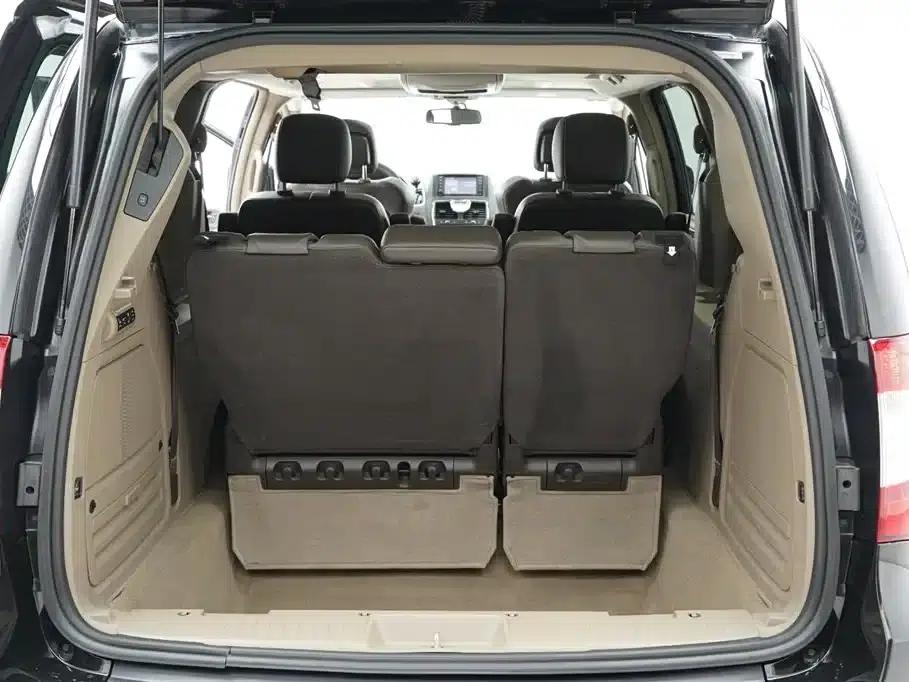 2013 Imported Grand Voyager 3.6L Luxury Edition — миниатюра 23