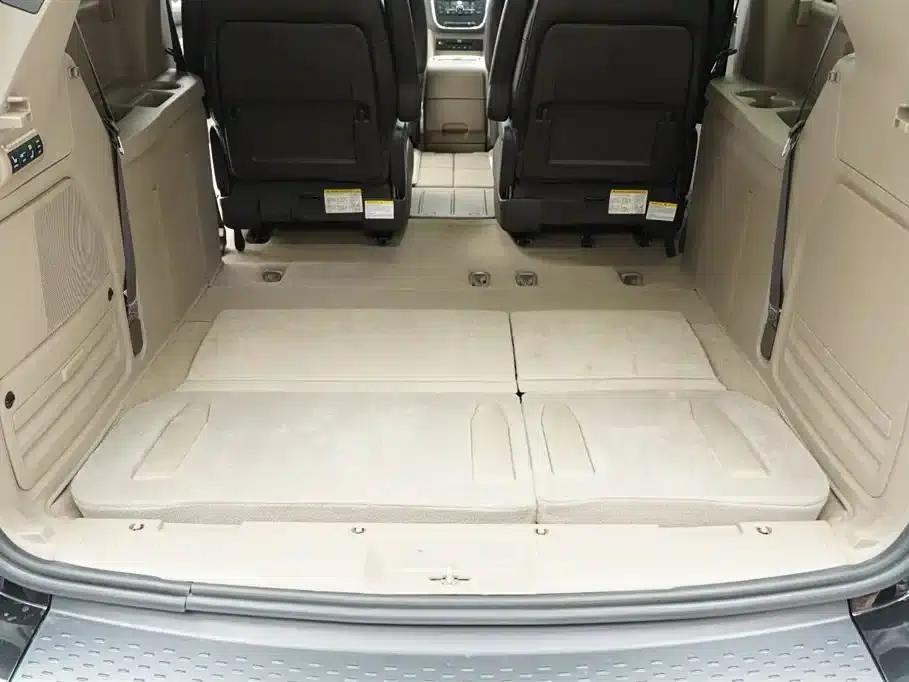2013 Imported Grand Voyager 3.6L Luxury Edition — миниатюра 24