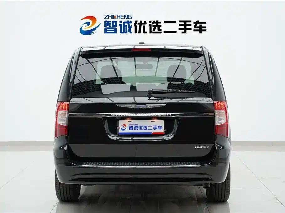 2013 Imported Grand Voyager 3.6L Luxury Edition — миниатюра 4