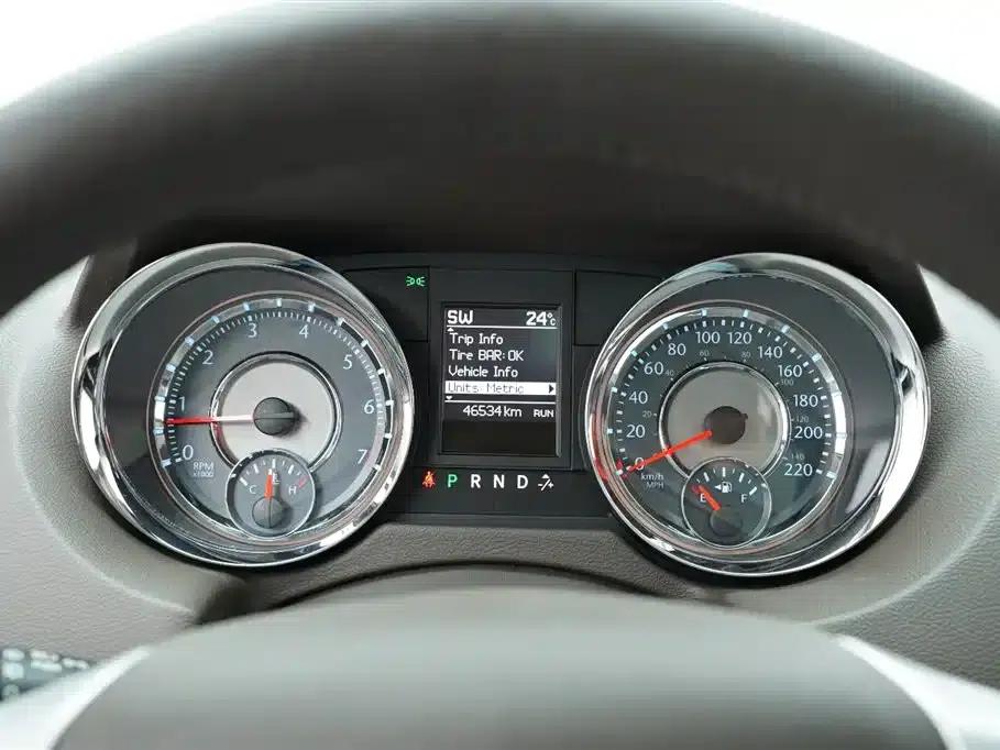 2013 Imported Grand Voyager 3.6L Luxury Edition — миниатюра 32