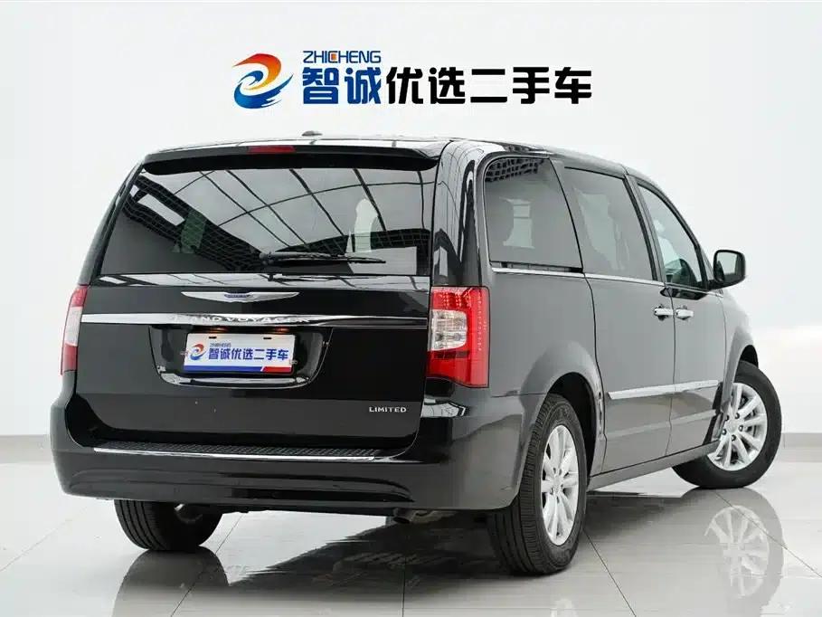2013 Imported Grand Voyager 3.6L Luxury Edition — миниатюра 35