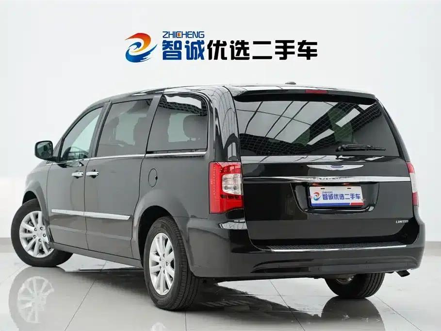 2013 Imported Grand Voyager 3.6L Luxury Edition — миниатюра 36