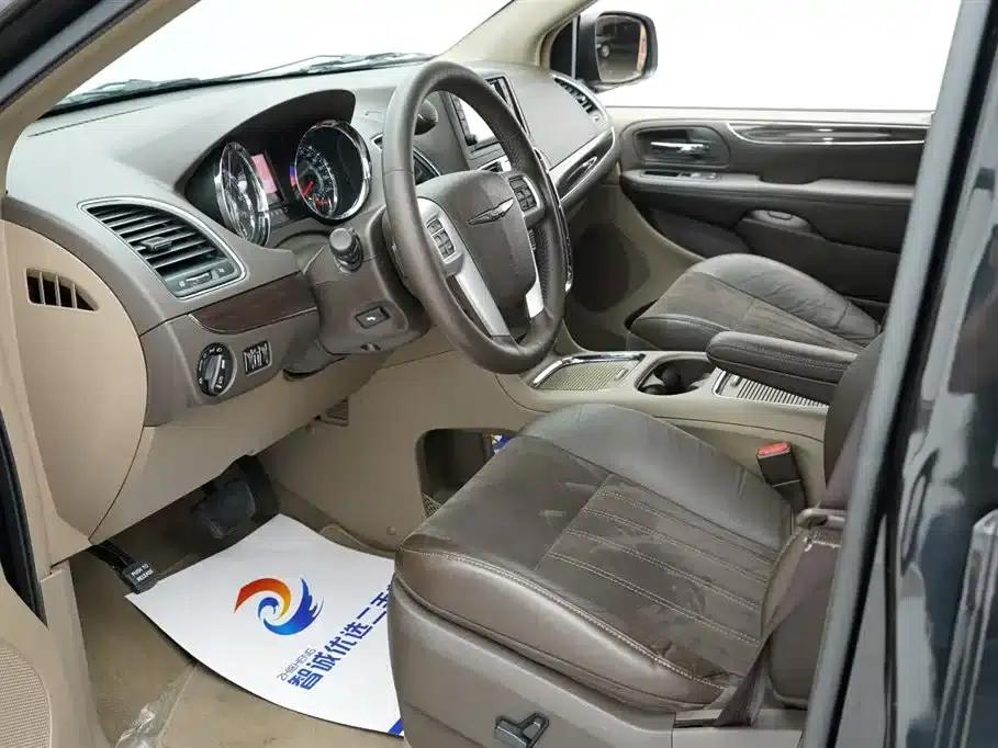 2013 Imported Grand Voyager 3.6L Luxury Edition — миниатюра 5