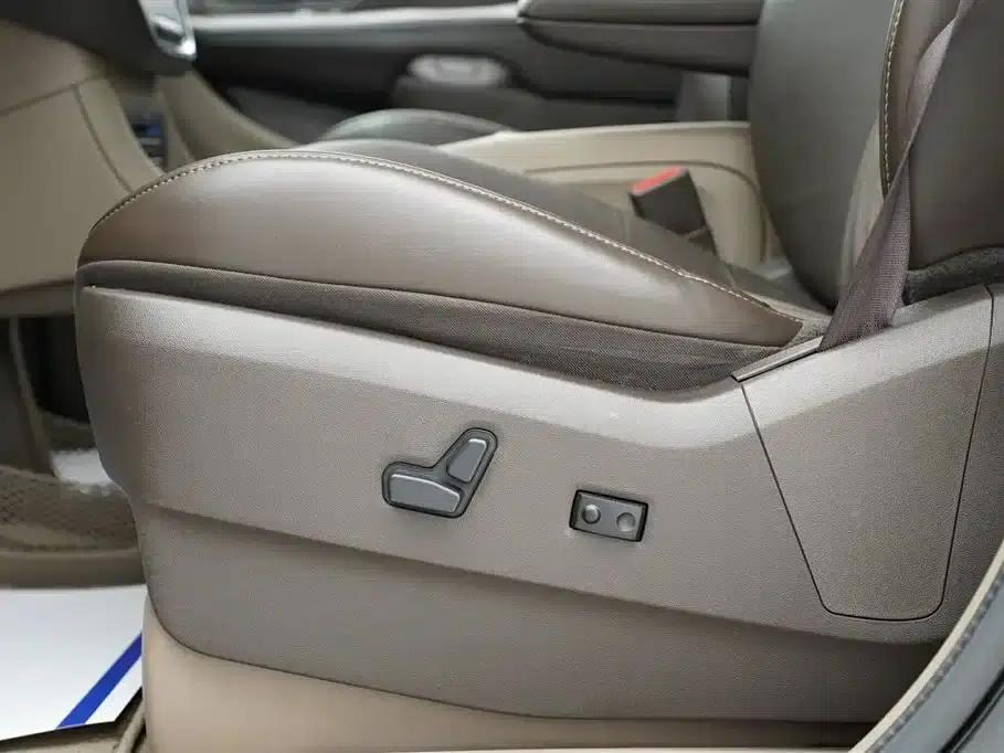2013 Imported Grand Voyager 3.6L Luxury Edition — миниатюра 7