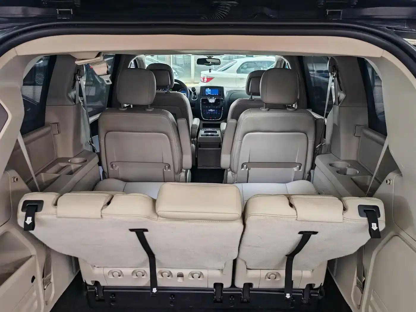 2014 Imported Grand Voyager 3.6L Comfort Edition — миниатюра 13