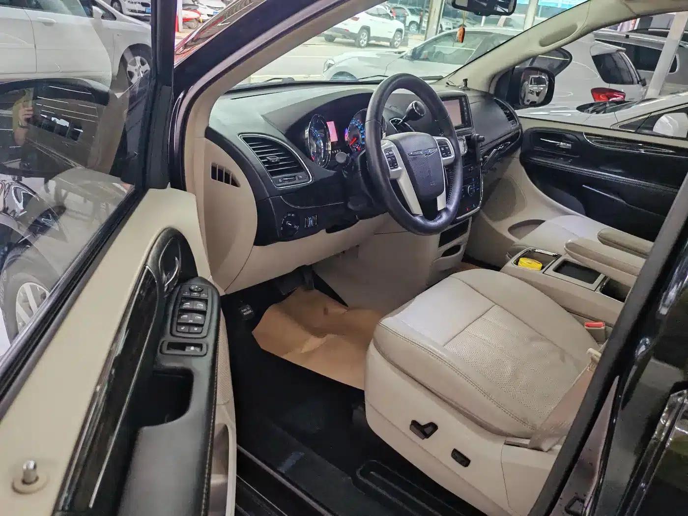 2014 Imported Grand Voyager 3.6L Comfort Edition — миниатюра 7