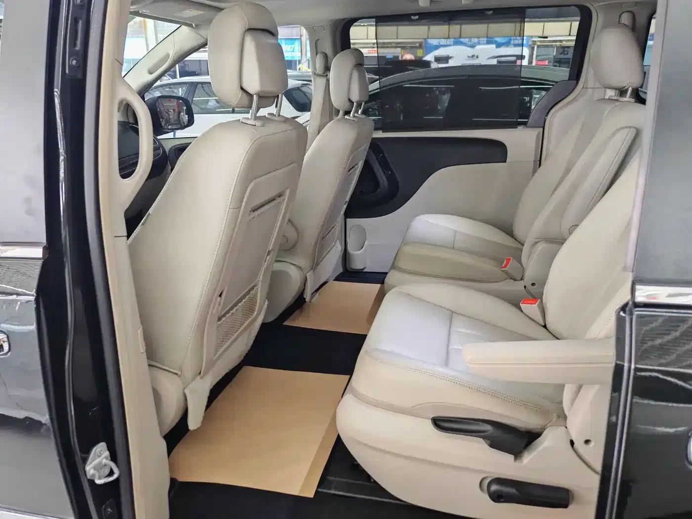 2014 Imported Grand Voyager 3.6L Comfort Edition — миниатюра 9
