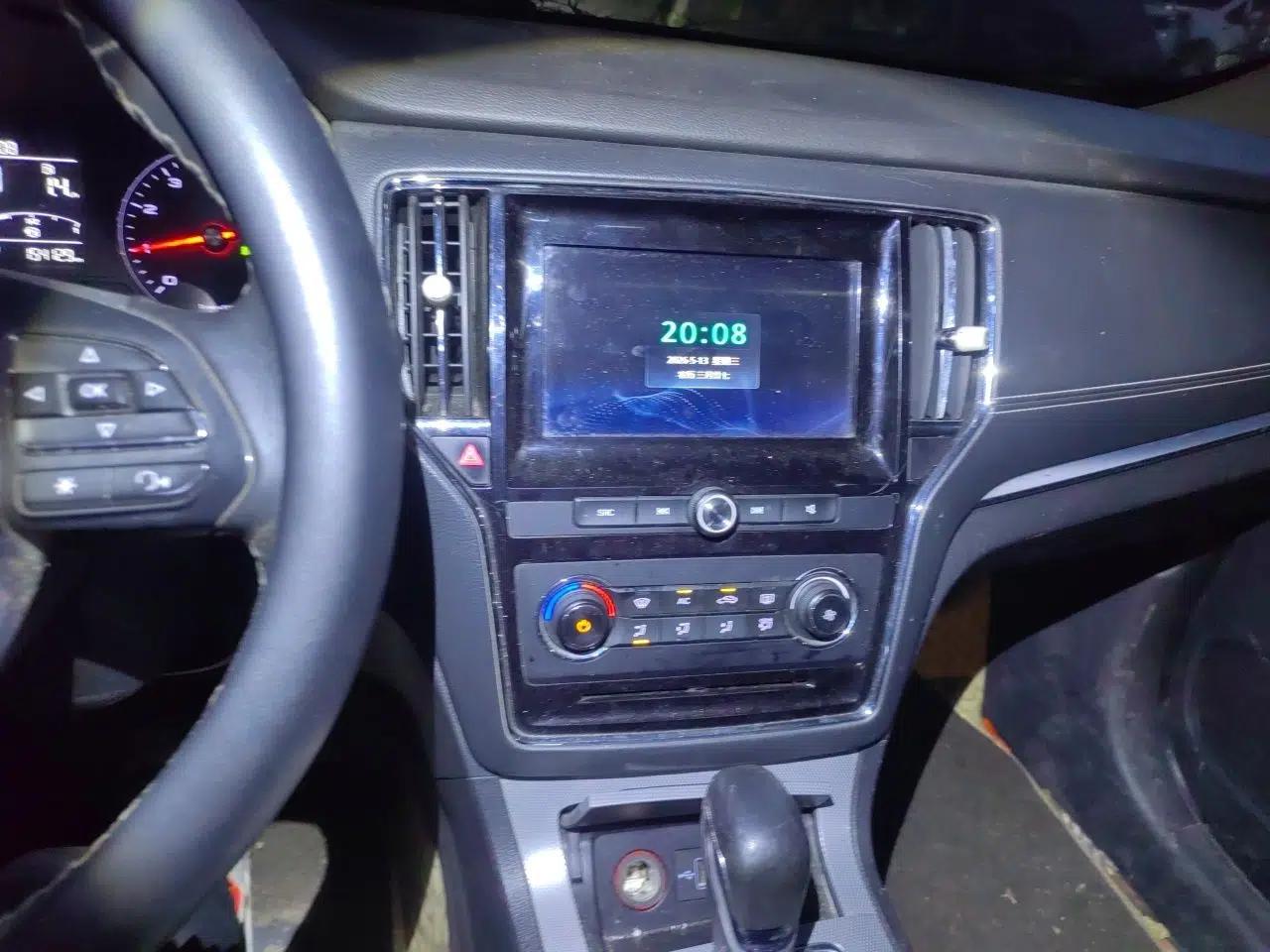Roewe RX5 2018 20T Two-Wheel Drive Automatic Flagship Edition — миниатюра 14