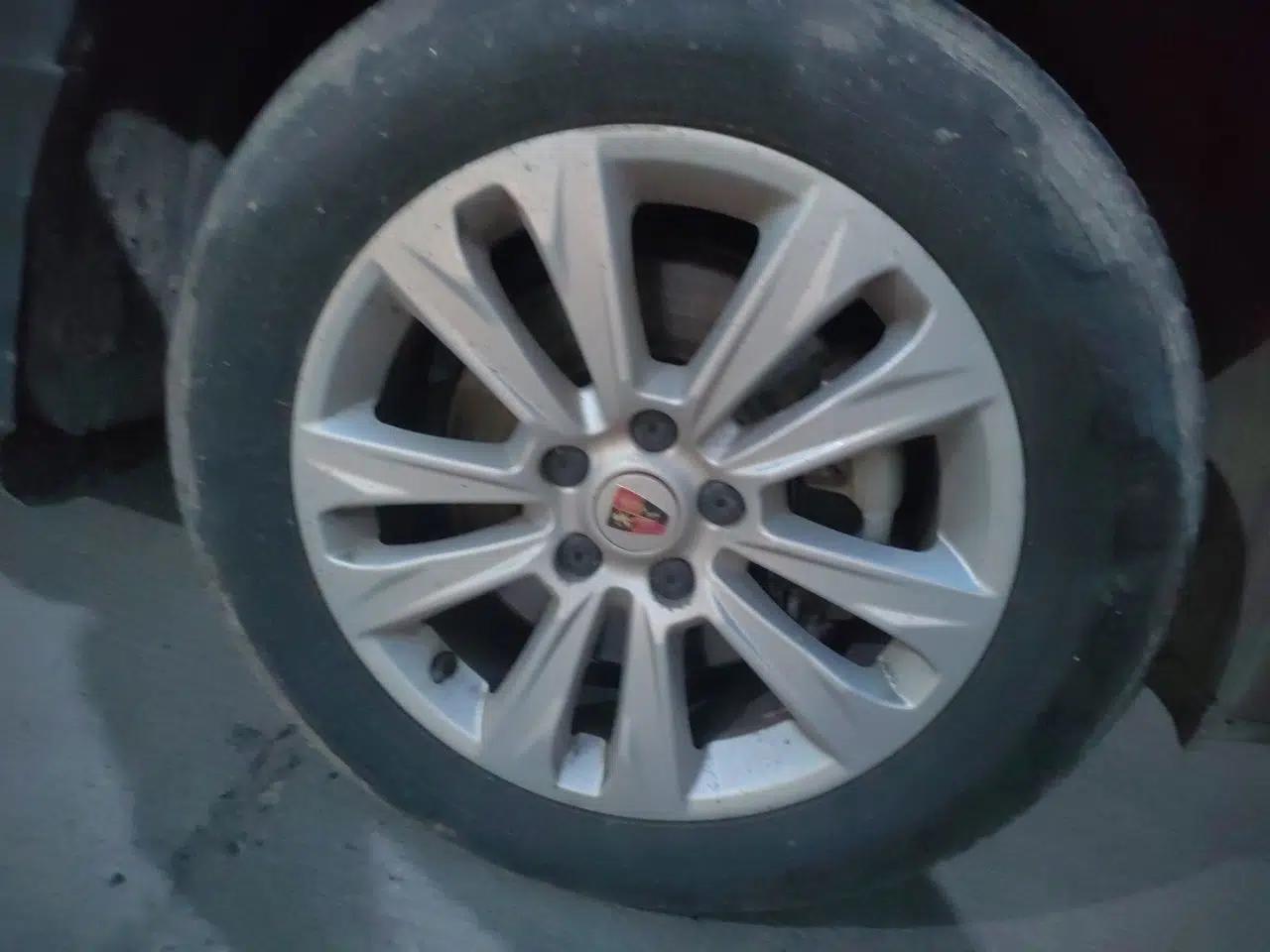 Roewe RX5 2018 20T Two-Wheel Drive Automatic Flagship Edition — миниатюра 8