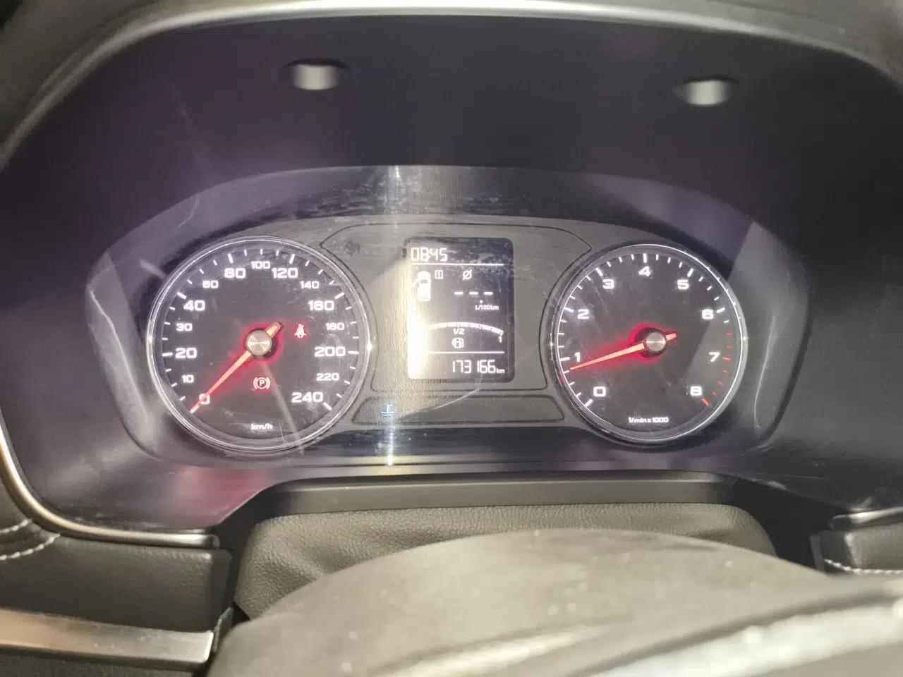 Roewe RX5 2016 20T Two-Wheel Drive Manual Flagship Edition — миниатюра 12