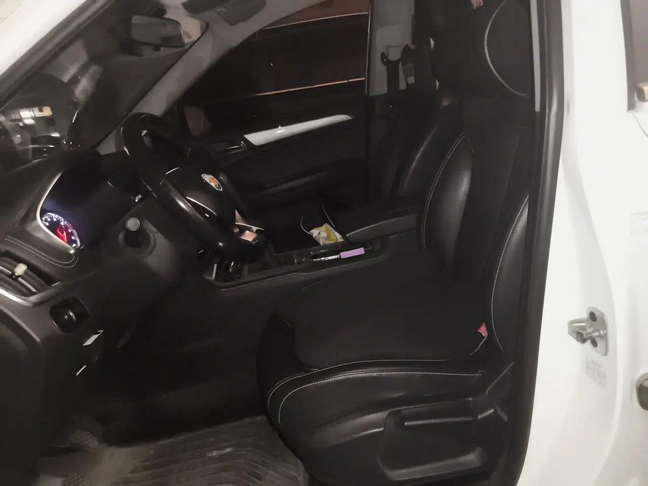 Roewe RX5 2016 20T Two-Wheel Drive Manual Flagship Edition — миниатюра 16