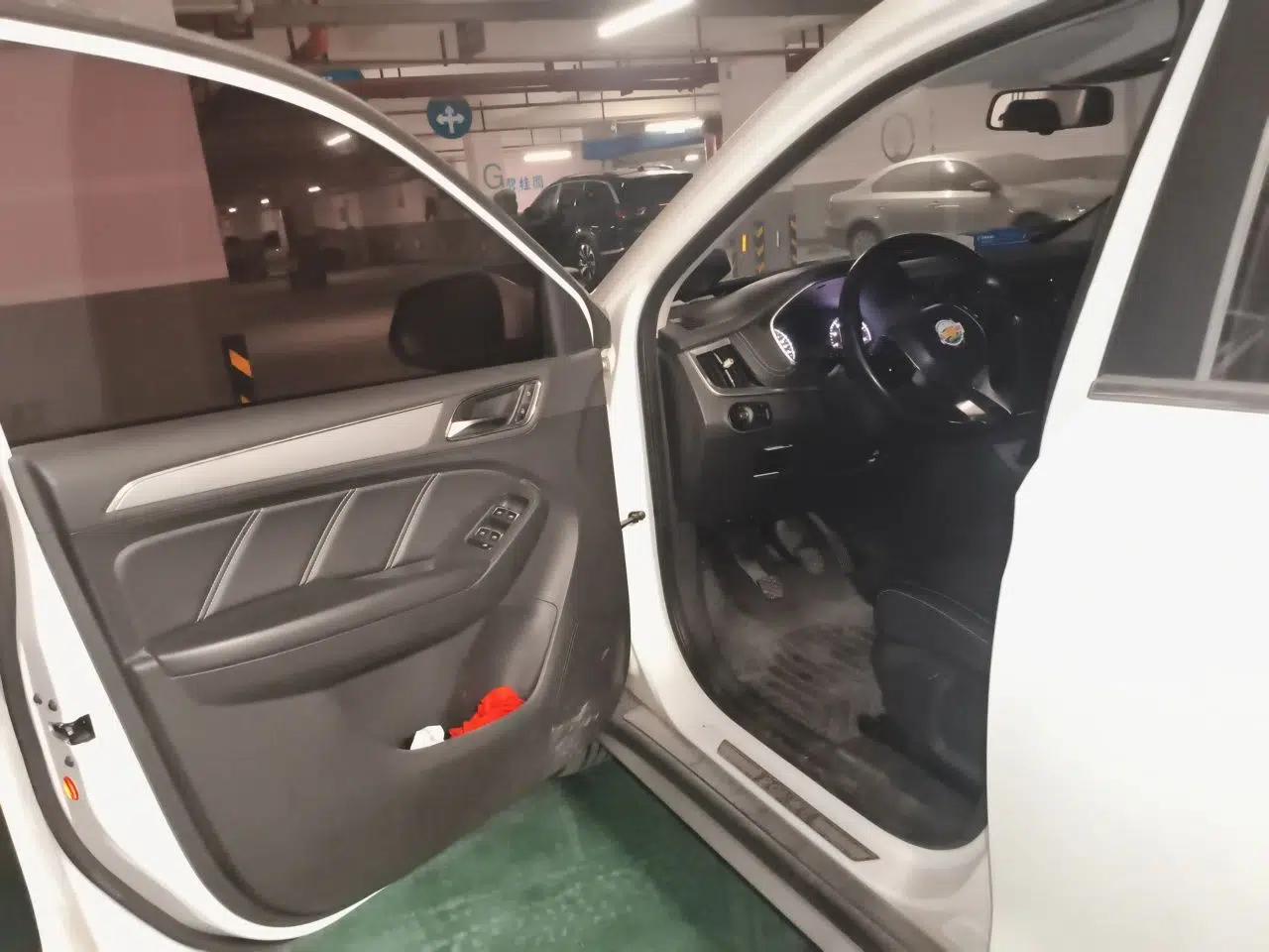Roewe RX5 2016 20T Two-Wheel Drive Manual Flagship Edition — миниатюра 17
