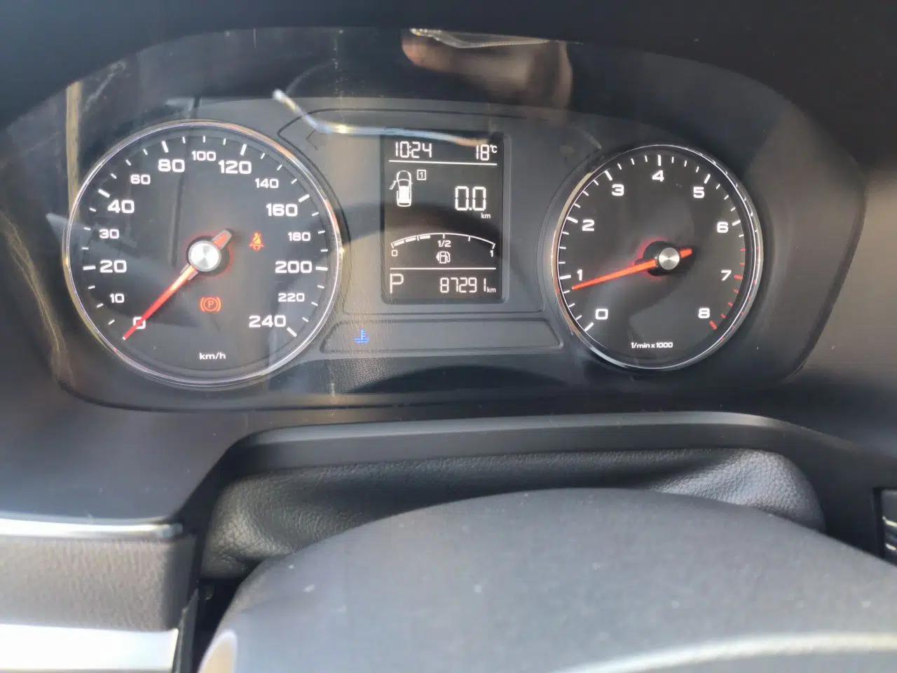 Roewe RX5 2016 20T Two-Wheel Drive Automatic Internet Smart Edition — миниатюра 13